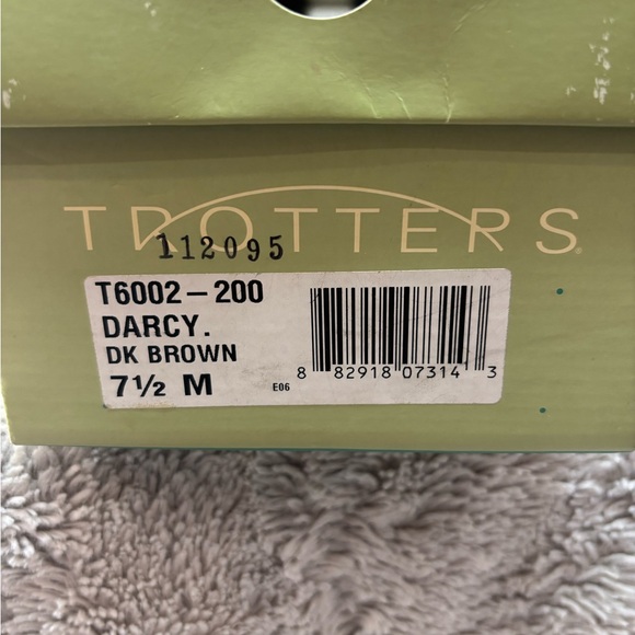 Trotters Darcy Brown Suede Low Heel Bow Pumps 7.5 T6002 - Picture 6 of 6